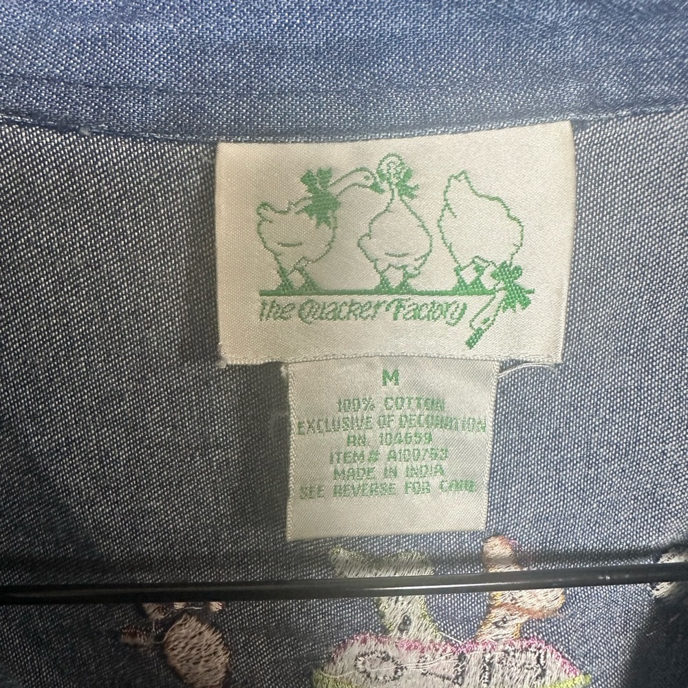 Quacker Factory Blue Denim Button Down Shirt with Dog Embroidery M - Picture 4 of 8